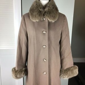 Fox Fur collar Tan Khaki Wool Coat Cuffs vintage